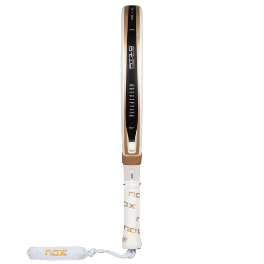 Raquette de padel NOX AT10 Genius 12K Alum Xtrem 2026 - grip et manche